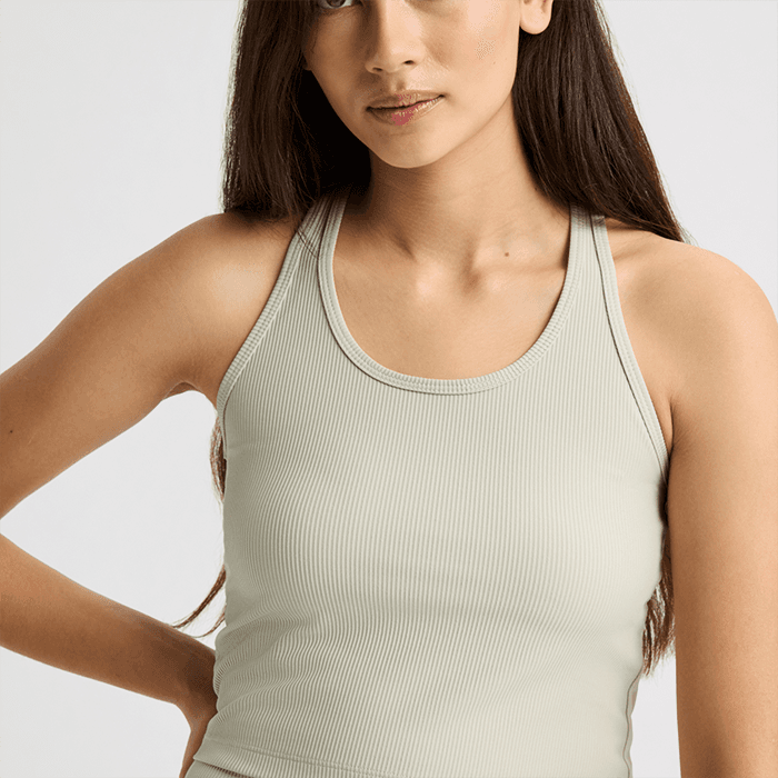 Ribbat Linne Beige – från Röhnisch – 299 kr – hos Bodystore