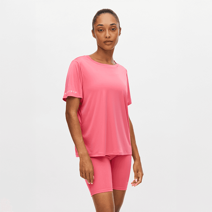 Team Logo T‑shirt Rosa – från Röhnisch – 299 kr – hos Bodystore