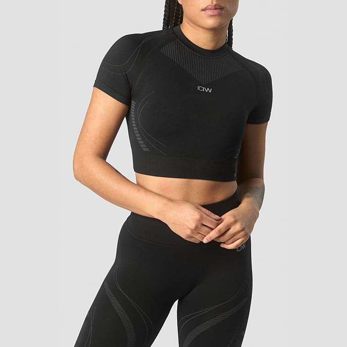 Ultra Seamless Cropped T-shirt Wmn, Black – från ICANIWILL – 200 kr – hos Bodystore
