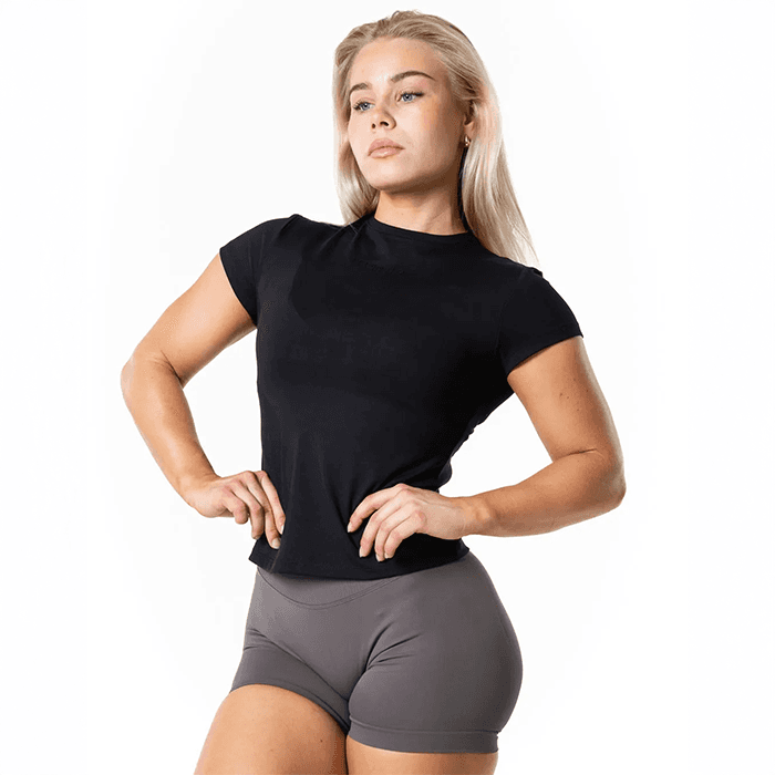 Aura Peach T‑shirt Svart – från Relode – 499 kr – hos Bodystore