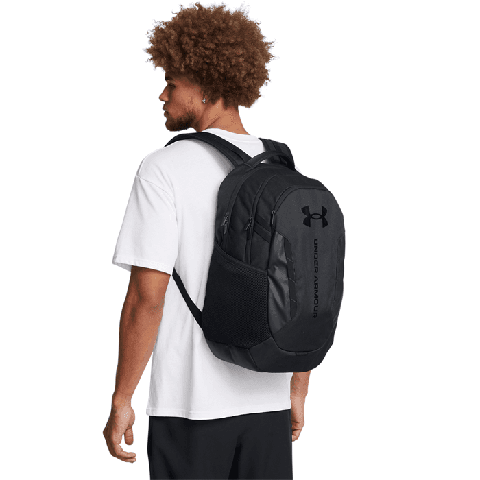 Hustle 6.0 Ryggsäck Svart – från Under Armour – 649 kr – hos Bodystore