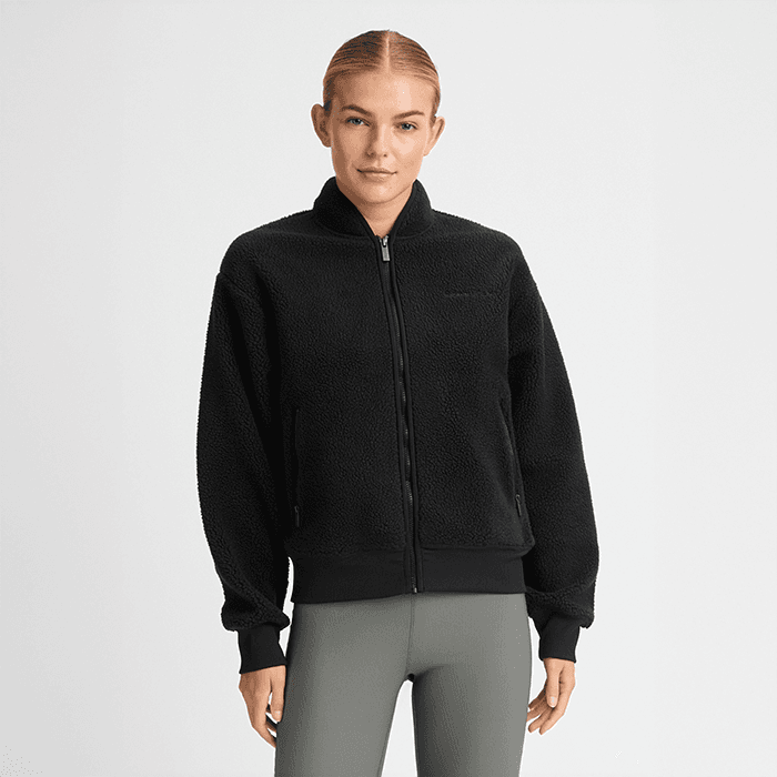 Bounce Pilejacka Svart Svart – från Röhnisch – 909 kr – hos Bodystore