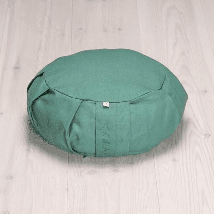 Meditation Cushion Round, Moss Green – från Yogiraj – 529 kr – hos Bodystore