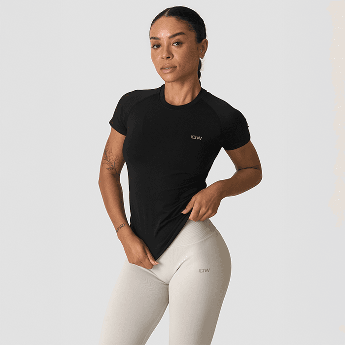 Define T-shirt Svart – från ICANIWILL – 399 kr – hos Bodystore