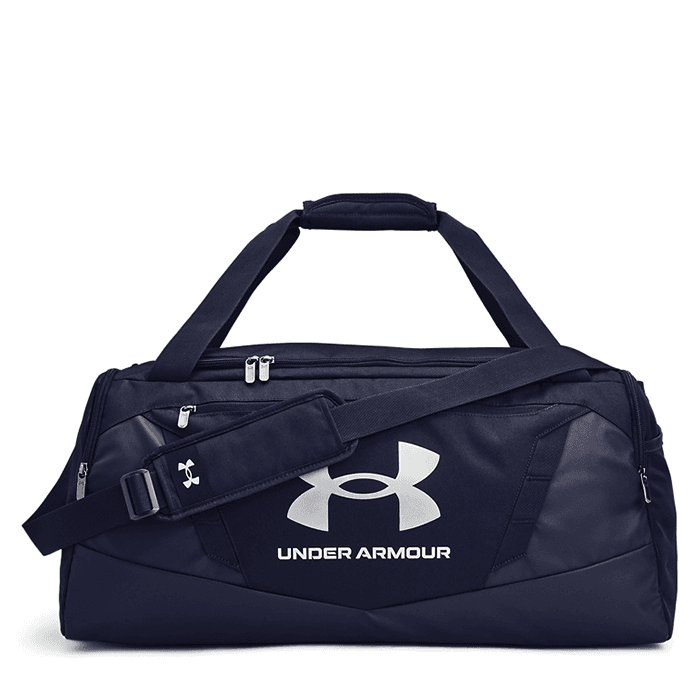 UA Undeniable 5.0 Duffle Medium, Midnight Navy/Metallic Silver – från Under Armour – 549 kr – hos Bodystore