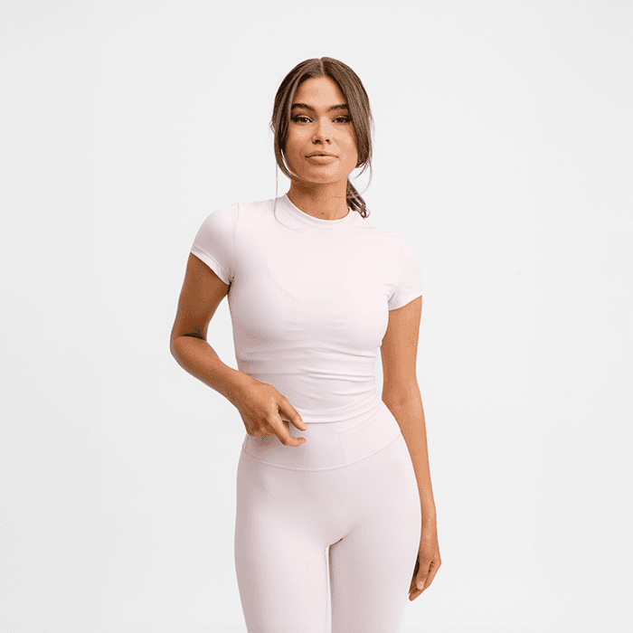Butter Soft T-shirt Rosa – från Drop of Mindfulness – 349 kr – hos Bodystore