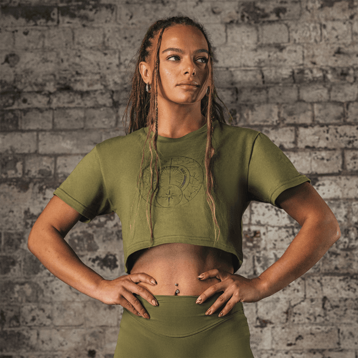 Resolve Crop top – från SBD Apparel – 349 kr – hos Bodystore