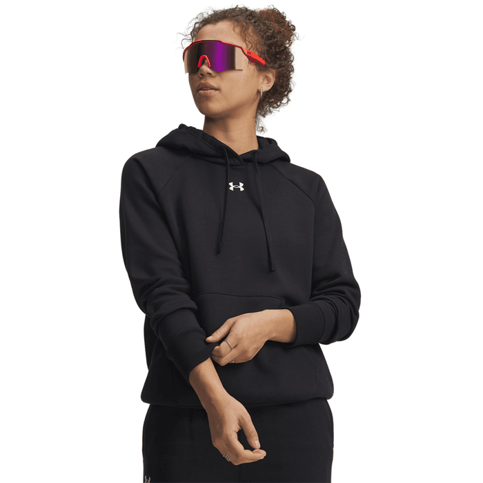 Rival Hoodie Svart – från Under Armour – 599 kr – hos Bodystore