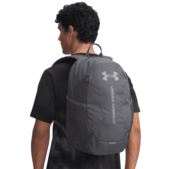 Hustle Lite Ryggsäck Grå – från Under Armour – 322 kr – hos Bodystore