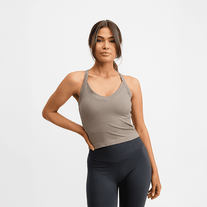 Träningslinne Beige – från Drop of Mindfulness – 262 kr – hos Bodystore