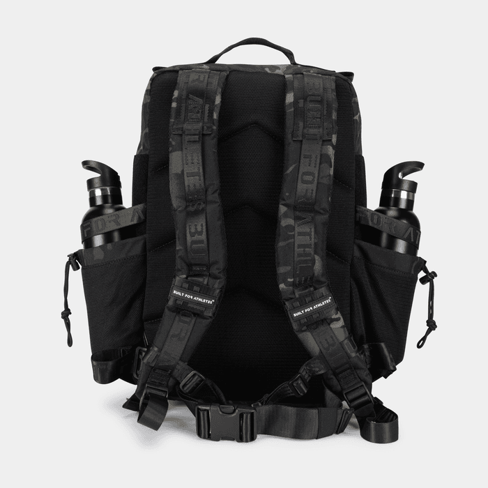 Hero 3.0 Ryggsäck Svart Camo 45 L – från Built For Athletes – 1799 kr – hos Bodystore