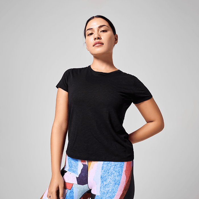 Soft Texture Tee, Black – från Casall Sportswear – 599 kr – hos Bodystore