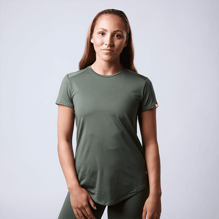 CLN Lucy ws T-shirt, Moss Green från CLN ATHLETICS – köp hos Bodystore
