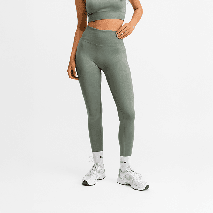 Träningstights Grön – från Drop of Mindfulness – 349 kr – hos Bodystore