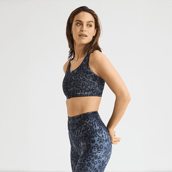 Essential Zip Sport-bh Grå Leo – från Röhnisch – 419 kr – hos Bodystore