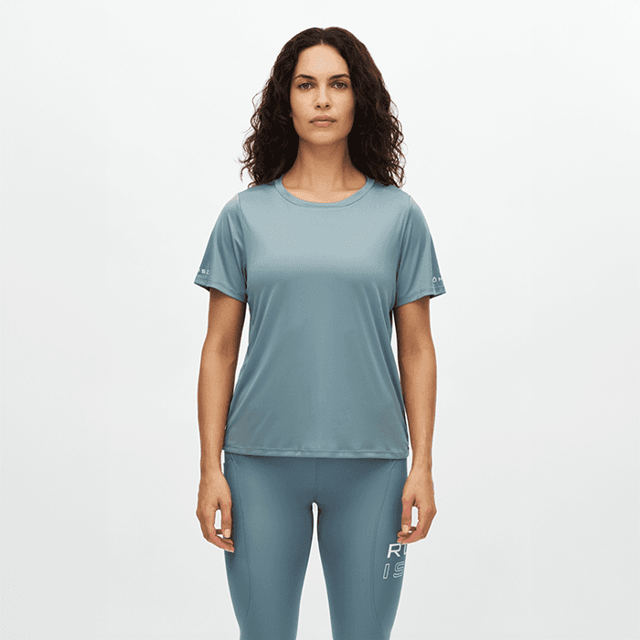 Team Logo T‑shirt Blå – från Röhnisch – 299 kr – hos Bodystore