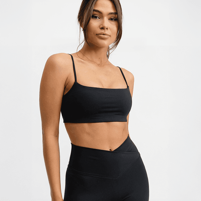 Ultimate Staple Sport-bh Svart – från Drop of Mindfulness – 399 kr – hos Bodystore