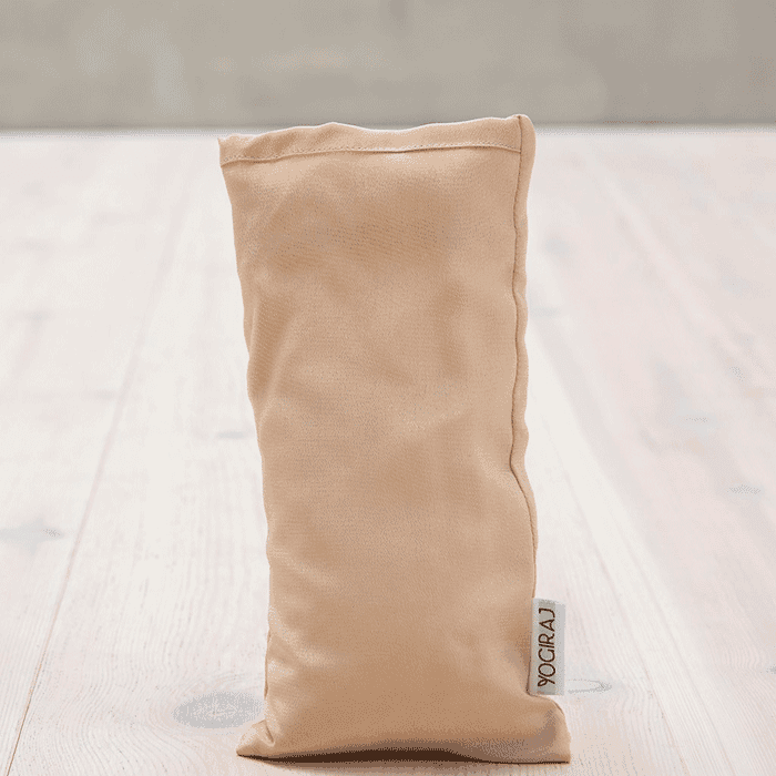Eyepillow Beach Beige – från Yogiraj – 219 kr – hos Bodystore